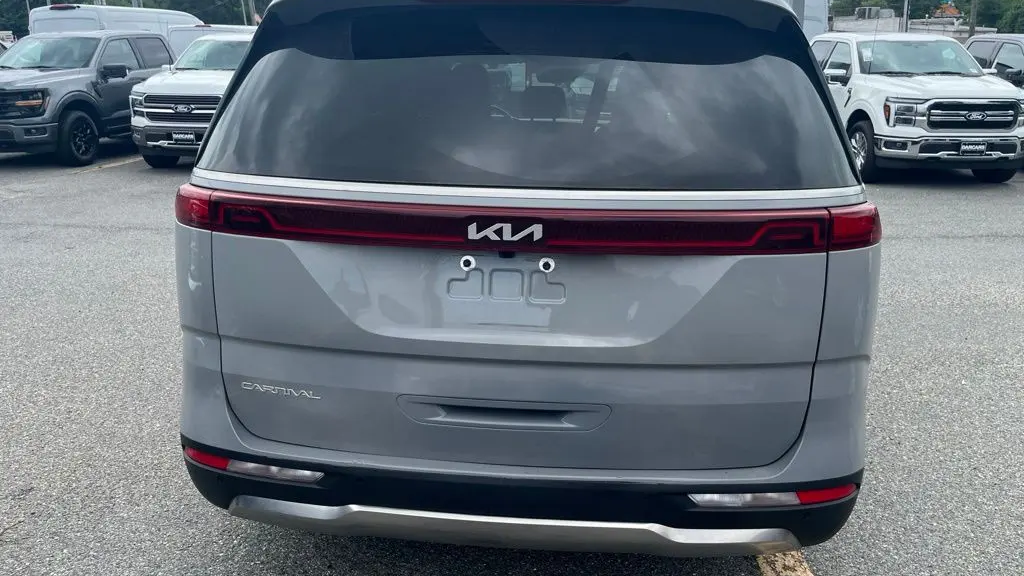 2023 Kia Carnival SX