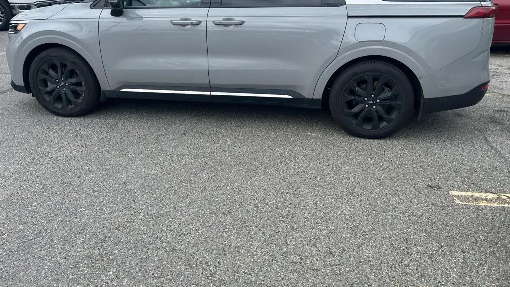 2023 Kia Carnival SX
