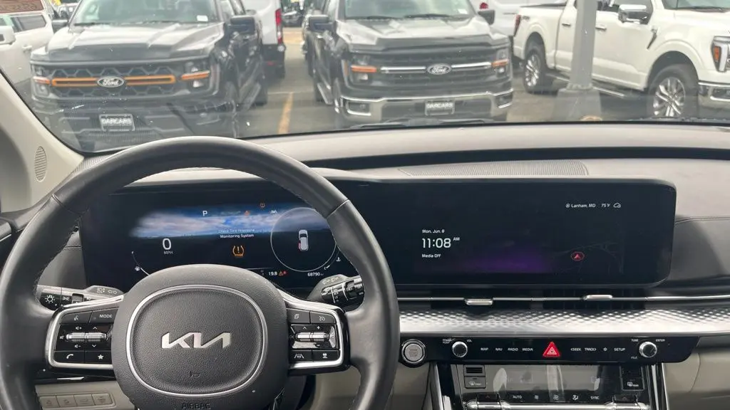 2023 Kia Carnival SX