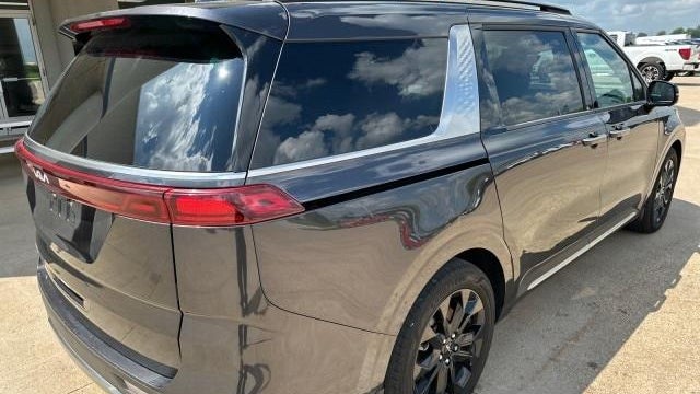 2024 Kia Carnival SX