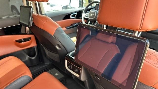 2024 Kia Carnival SX