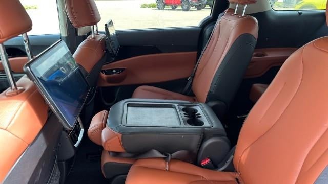 2024 Kia Carnival SX