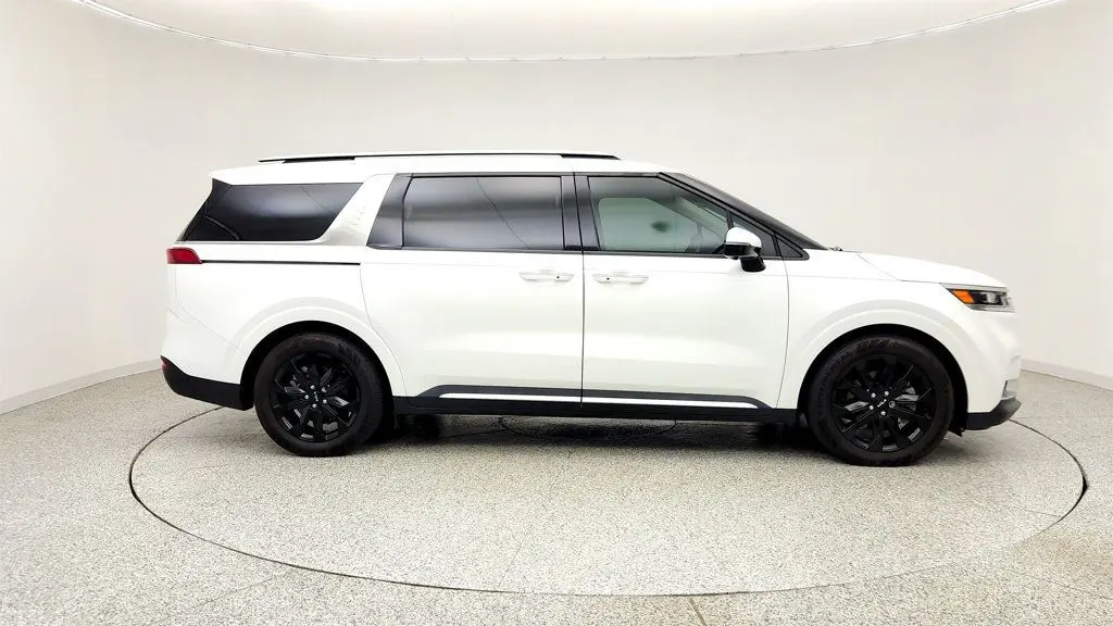 2024 Kia Carnival SX
