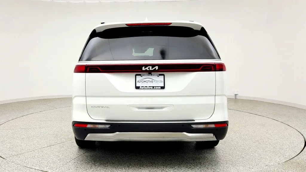 2024 Kia Carnival SX