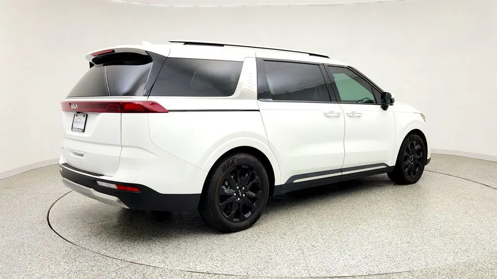 2024 Kia Carnival SX