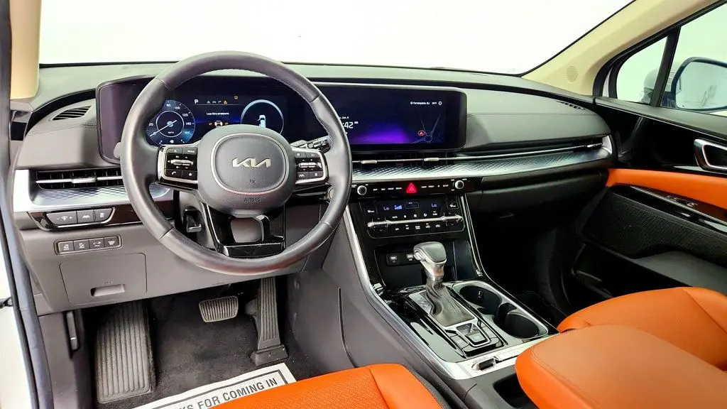 2024 Kia Carnival SX