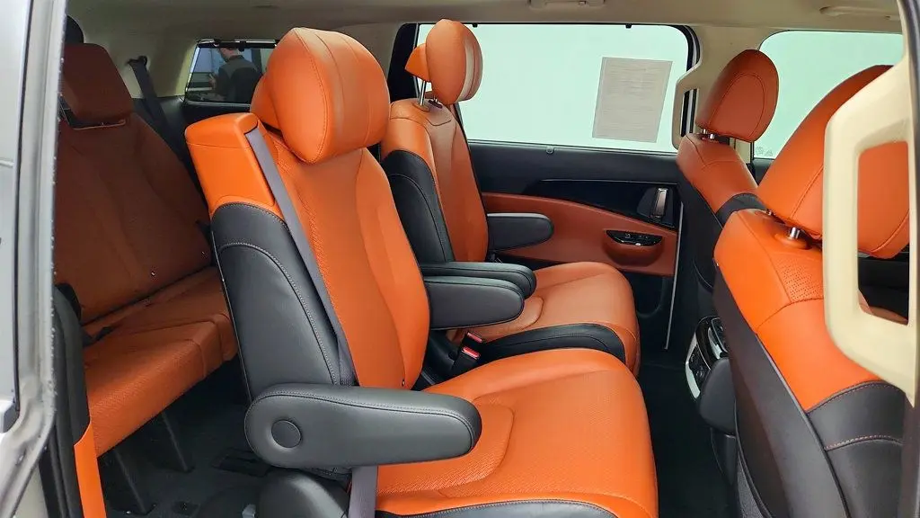 2024 Kia Carnival SX