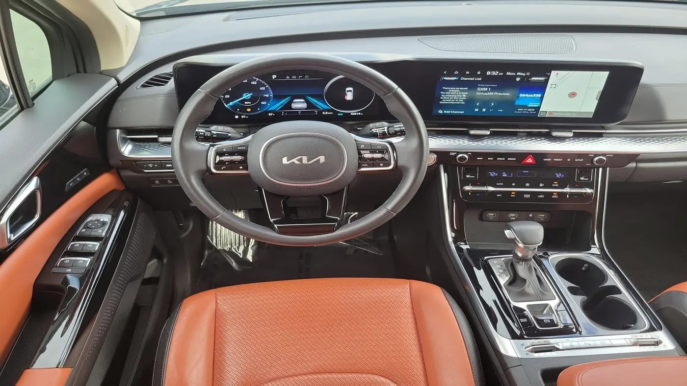 2024 Kia Carnival SX