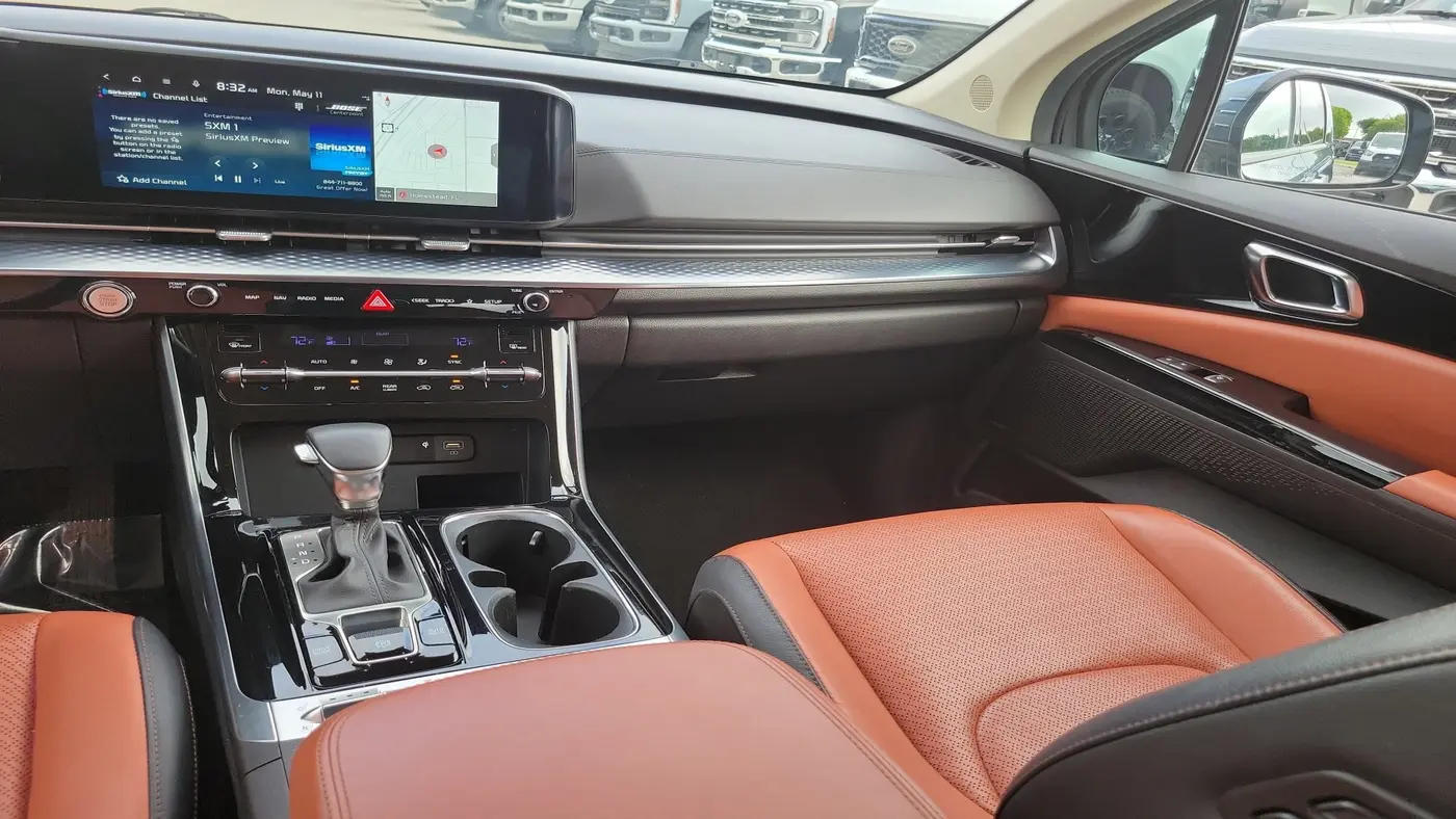 2024 Kia Carnival SX