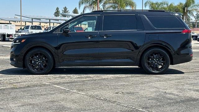 2024 Kia Carnival SX