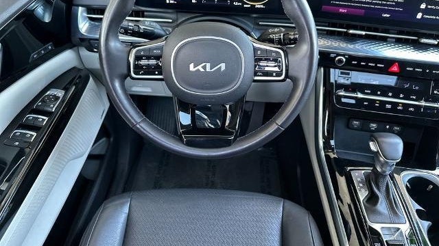 2024 Kia Carnival SX