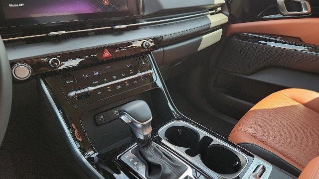 2024 Kia Carnival SX