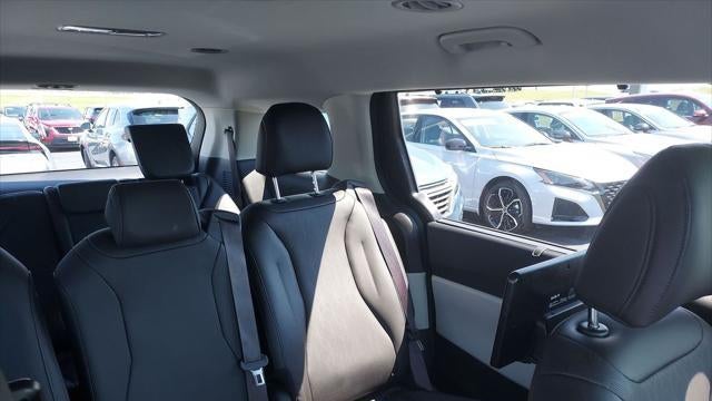 2024 Kia Carnival SX