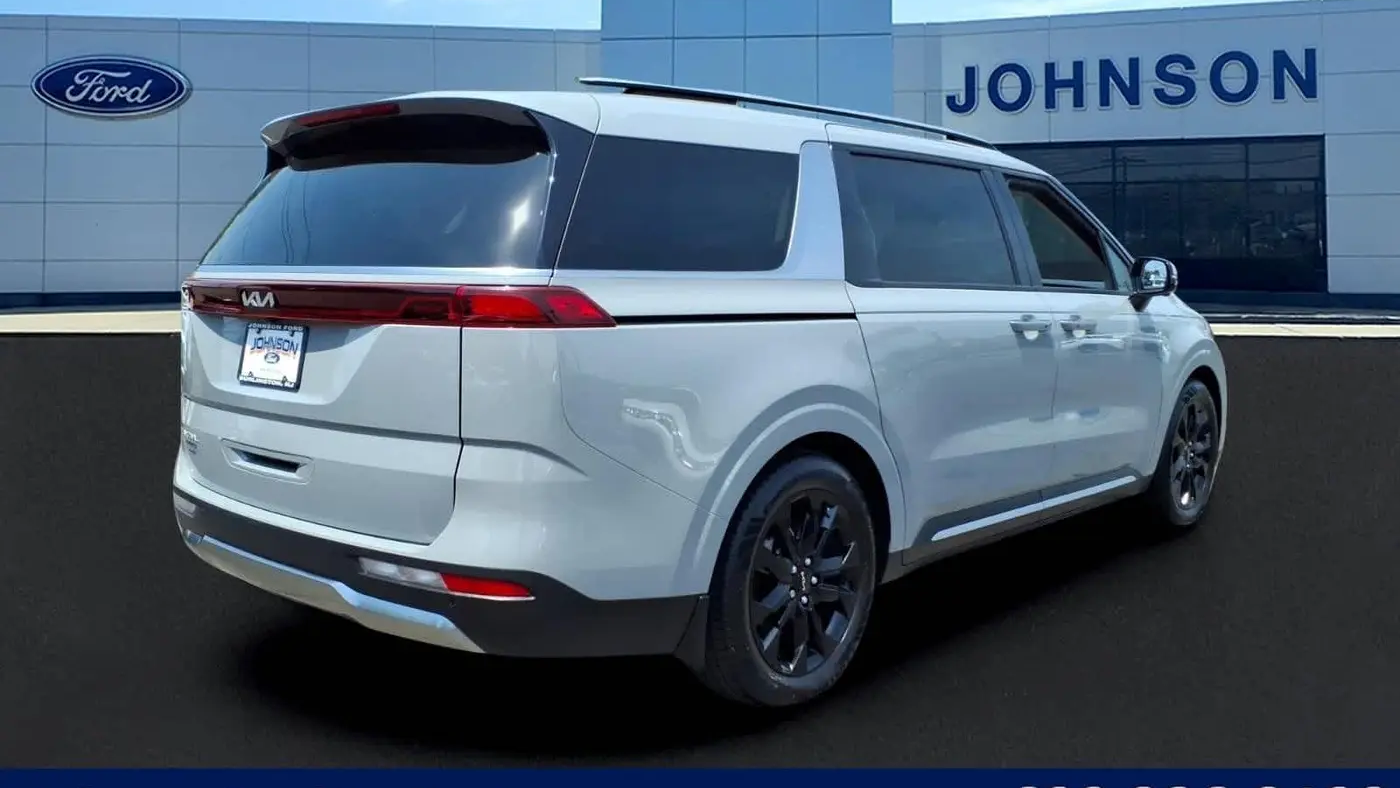 2024 Kia Carnival SX