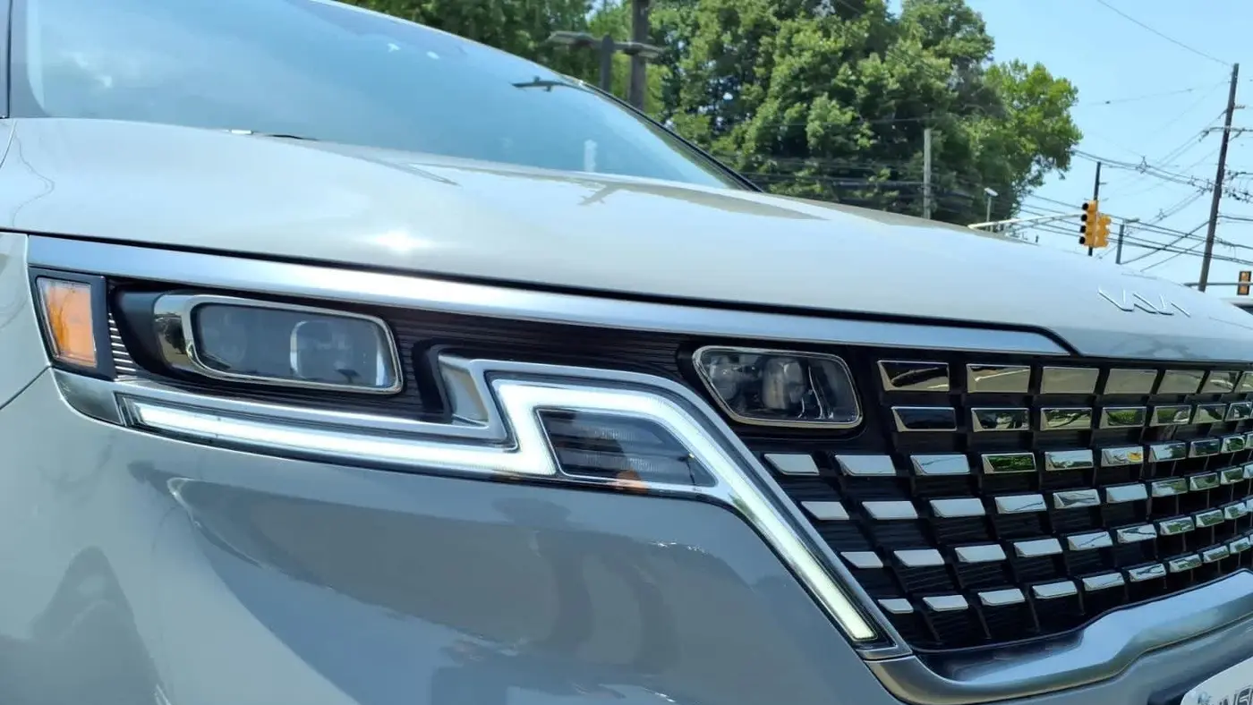 2024 Kia Carnival SX