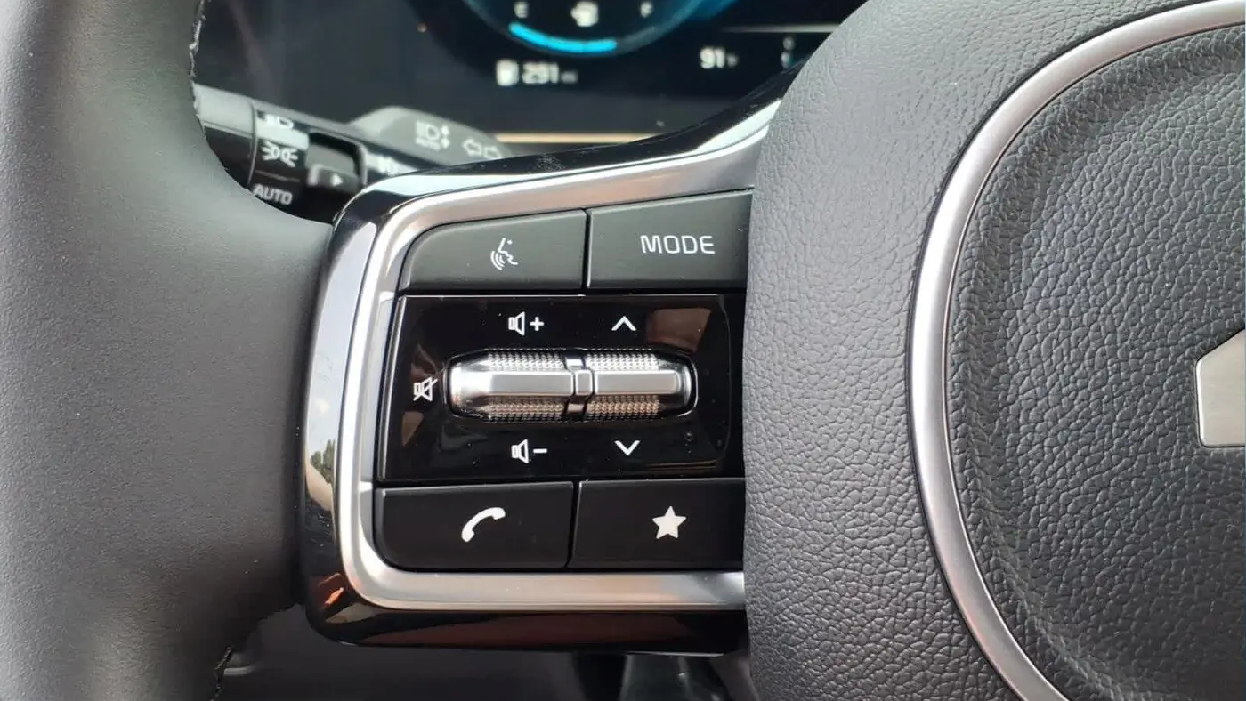 2024 Kia Carnival SX