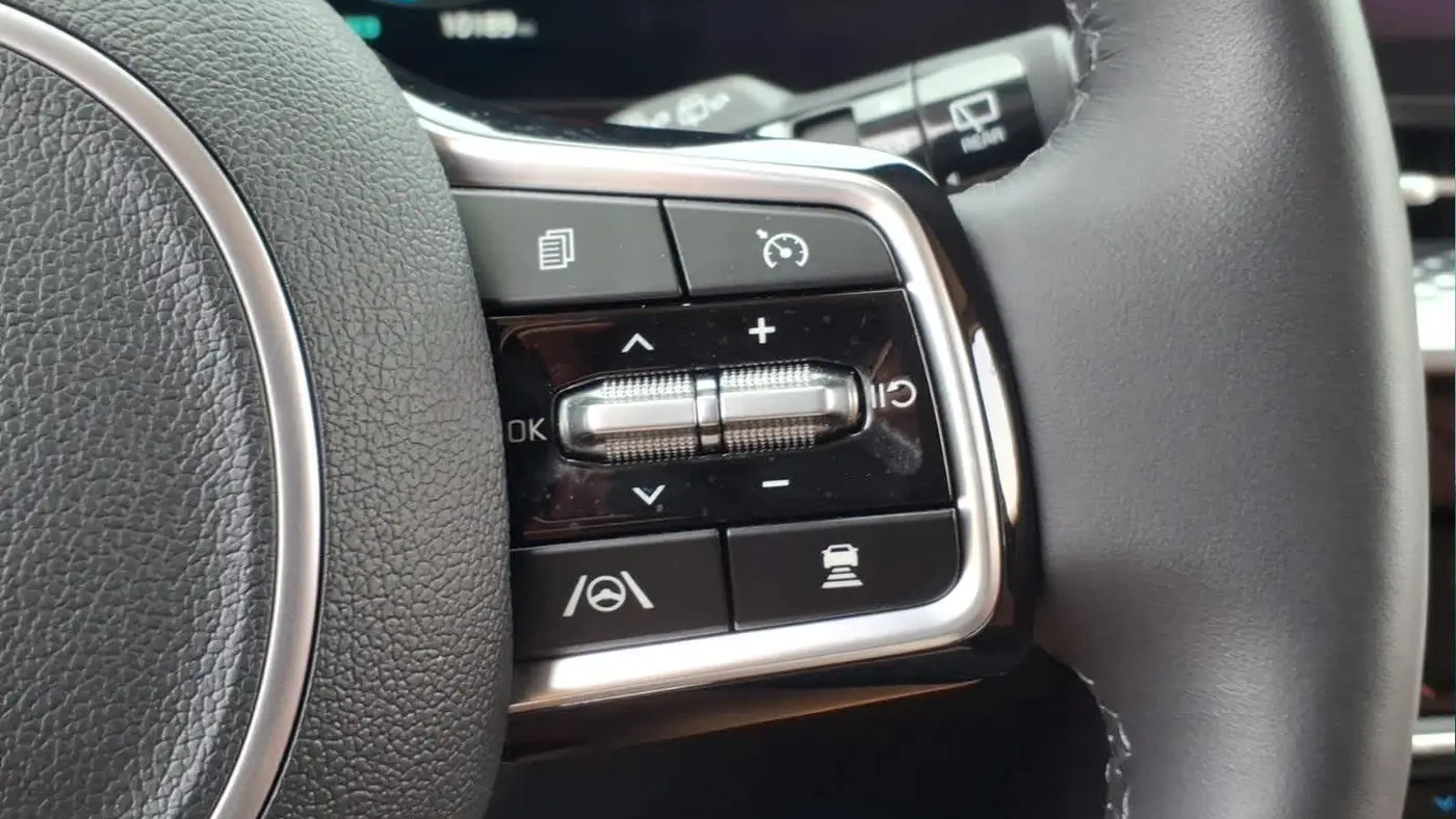 2024 Kia Carnival SX