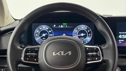2023 Kia Carnival SX
