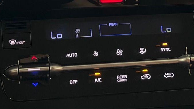 2023 Kia Carnival SX