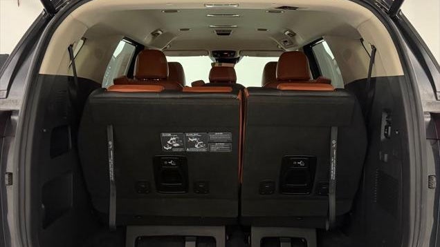 2023 Kia Carnival SX