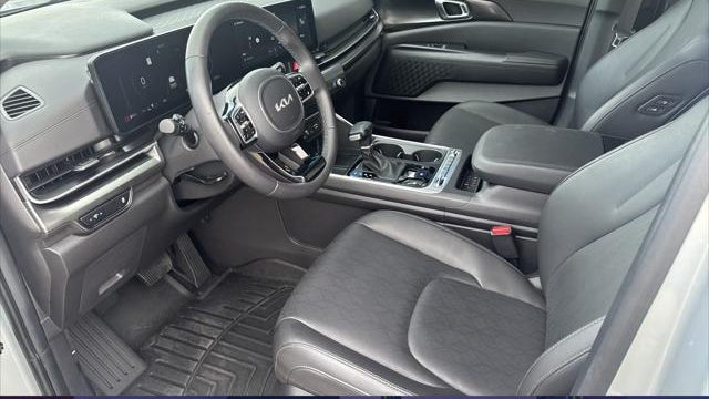 2025 Kia Carnival SX