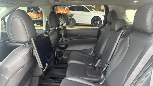 2025 Kia Carnival SX