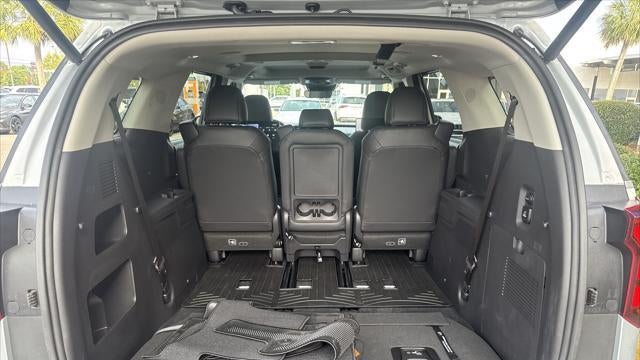 2025 Kia Carnival SX