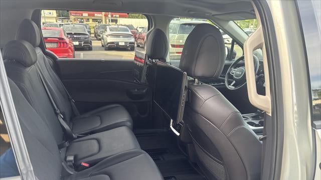 2025 Kia Carnival SX