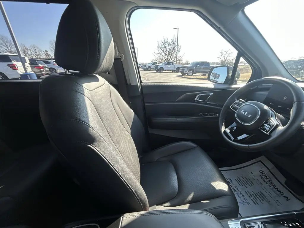 2025 Kia Carnival - $43,991