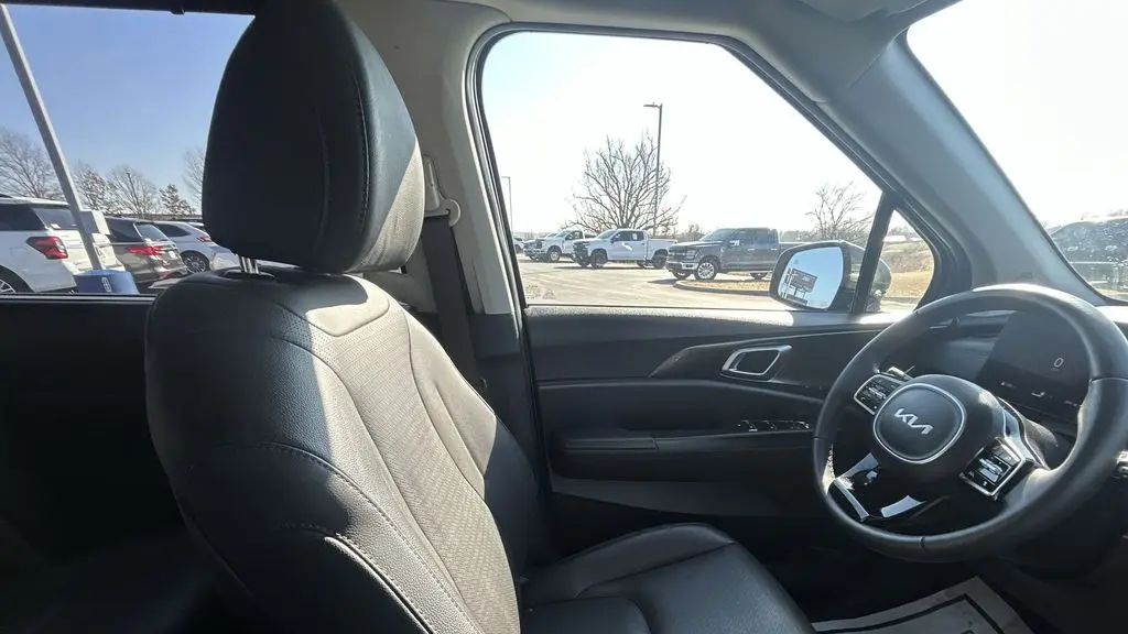 2025 Kia Carnival SX