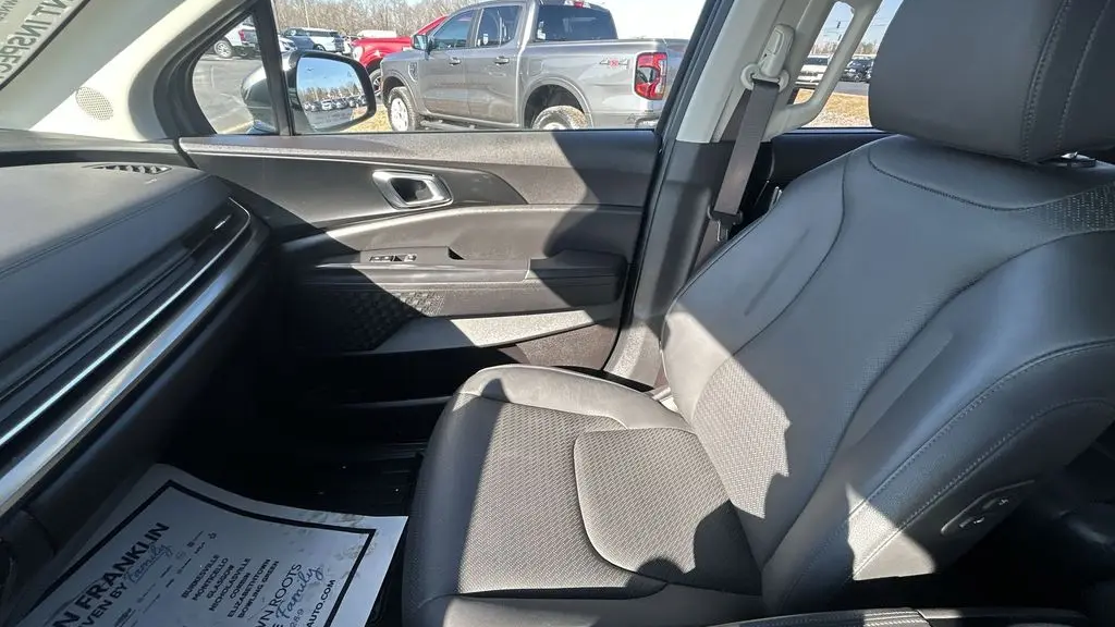 2025 Kia Carnival SX