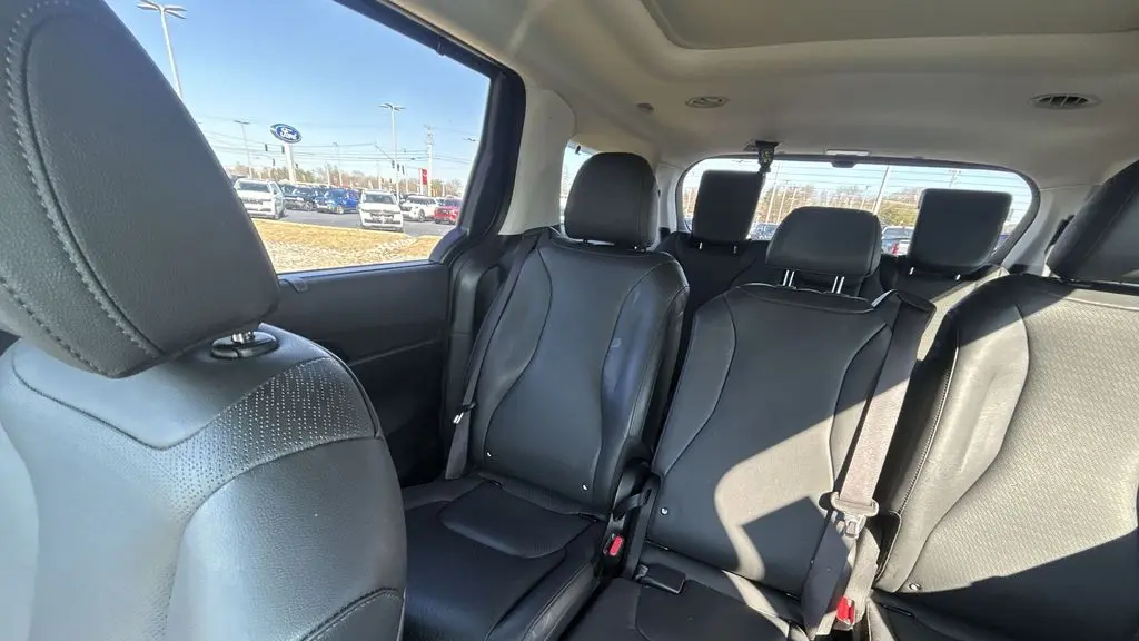 2025 Kia Carnival SX