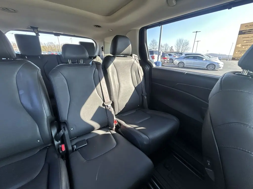 2025 Kia Carnival - $43,991
