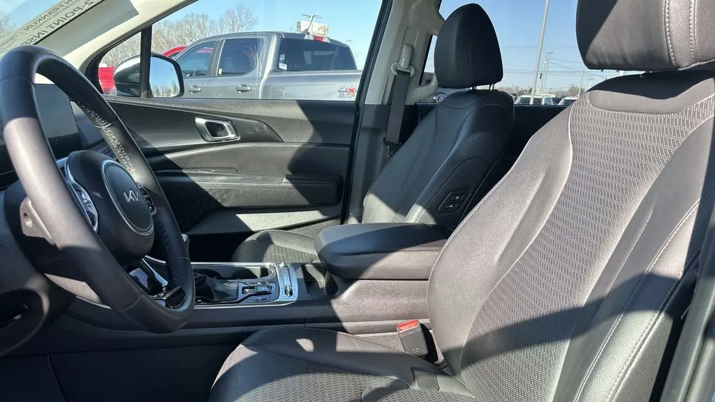 2025 Kia Carnival SX