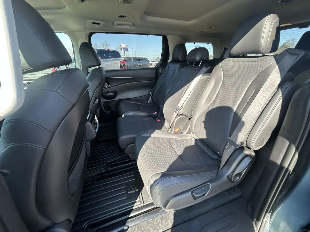 2025 Kia Carnival - $43,991