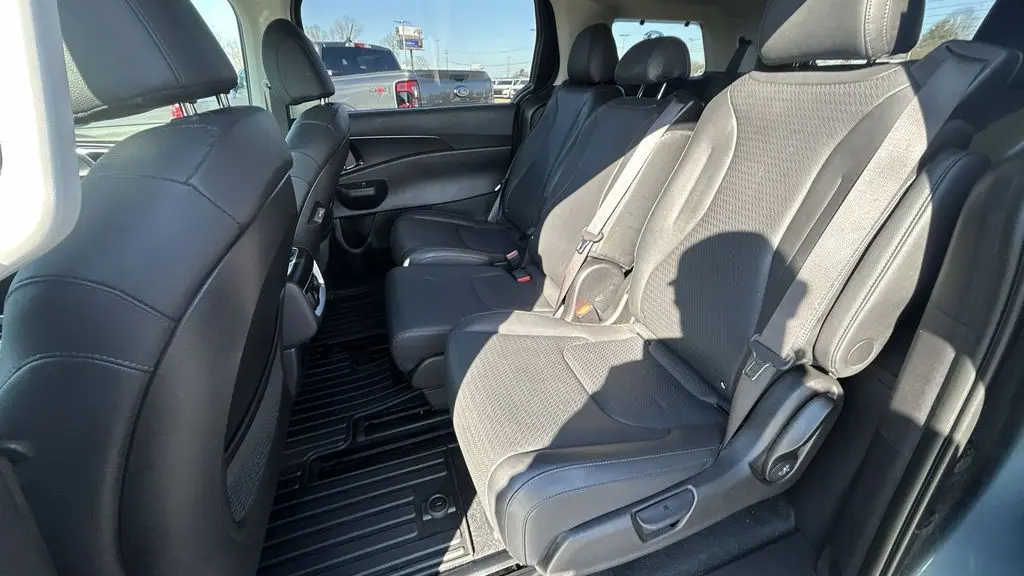 2025 Kia Carnival SX