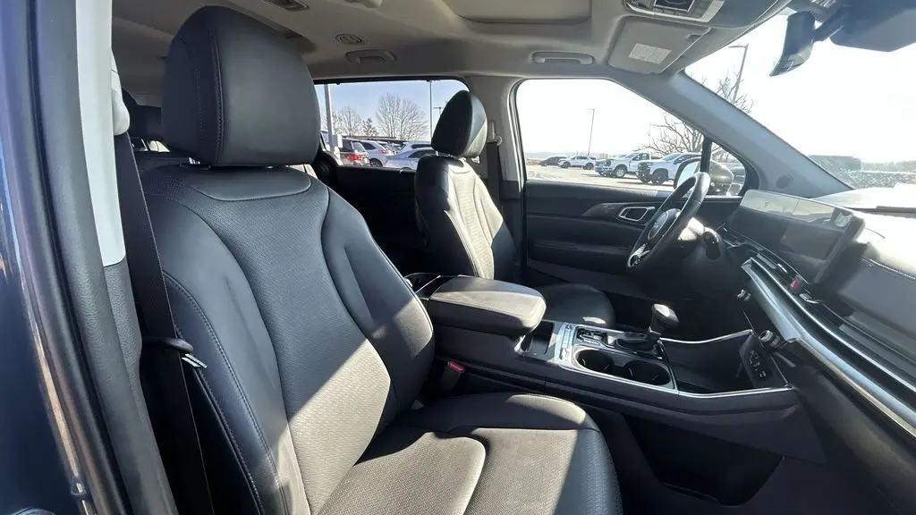 2025 Kia Carnival SX