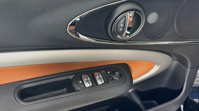 2025 Kia Carnival SX