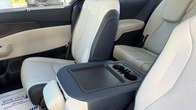 2025 Kia Carnival SX