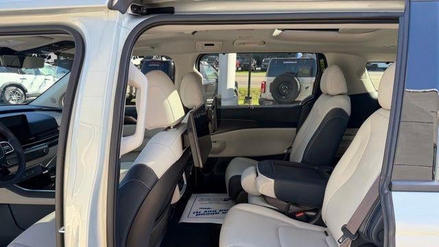 2025 Kia Carnival SX