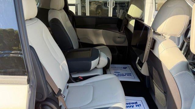 2025 Kia Carnival SX