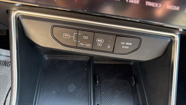 2025 Kia Carnival SX