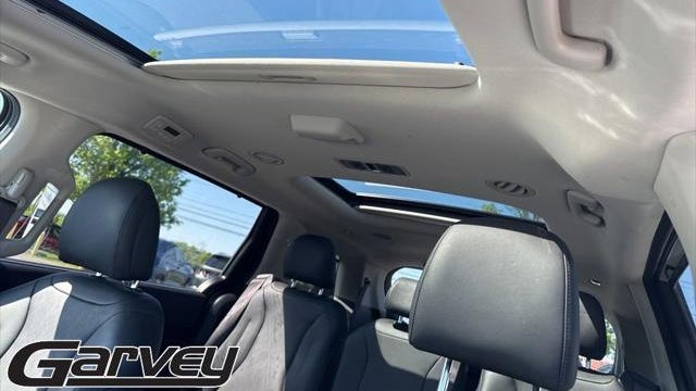 2025 Kia Carnival SX