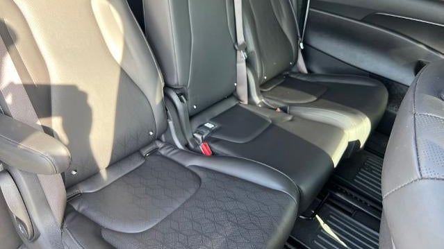 2025 Kia Carnival SX
