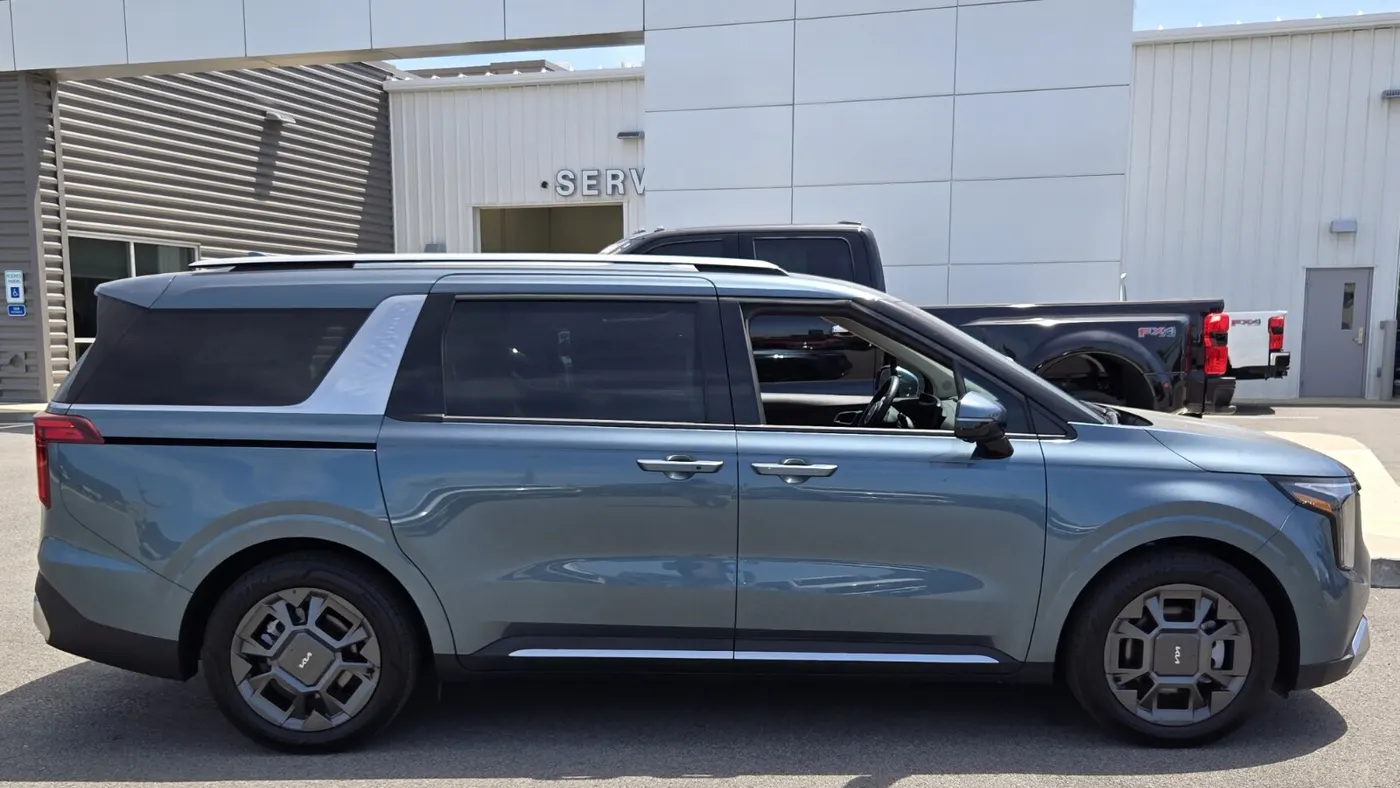 2025 Kia Carnival SX