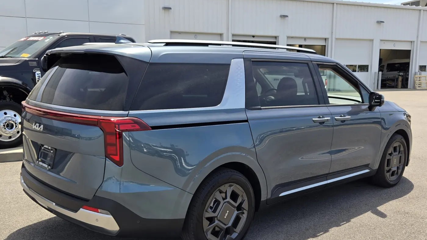 2025 Kia Carnival SX