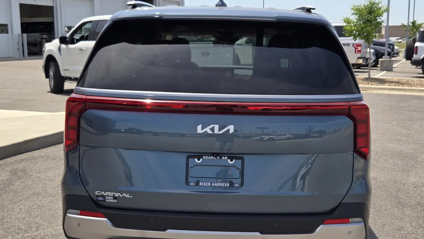 2025 Kia Carnival SX