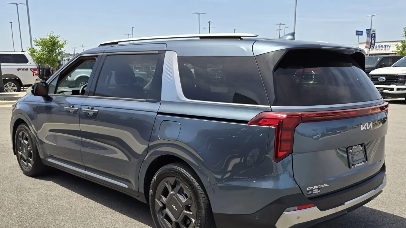 2025 Kia Carnival SX