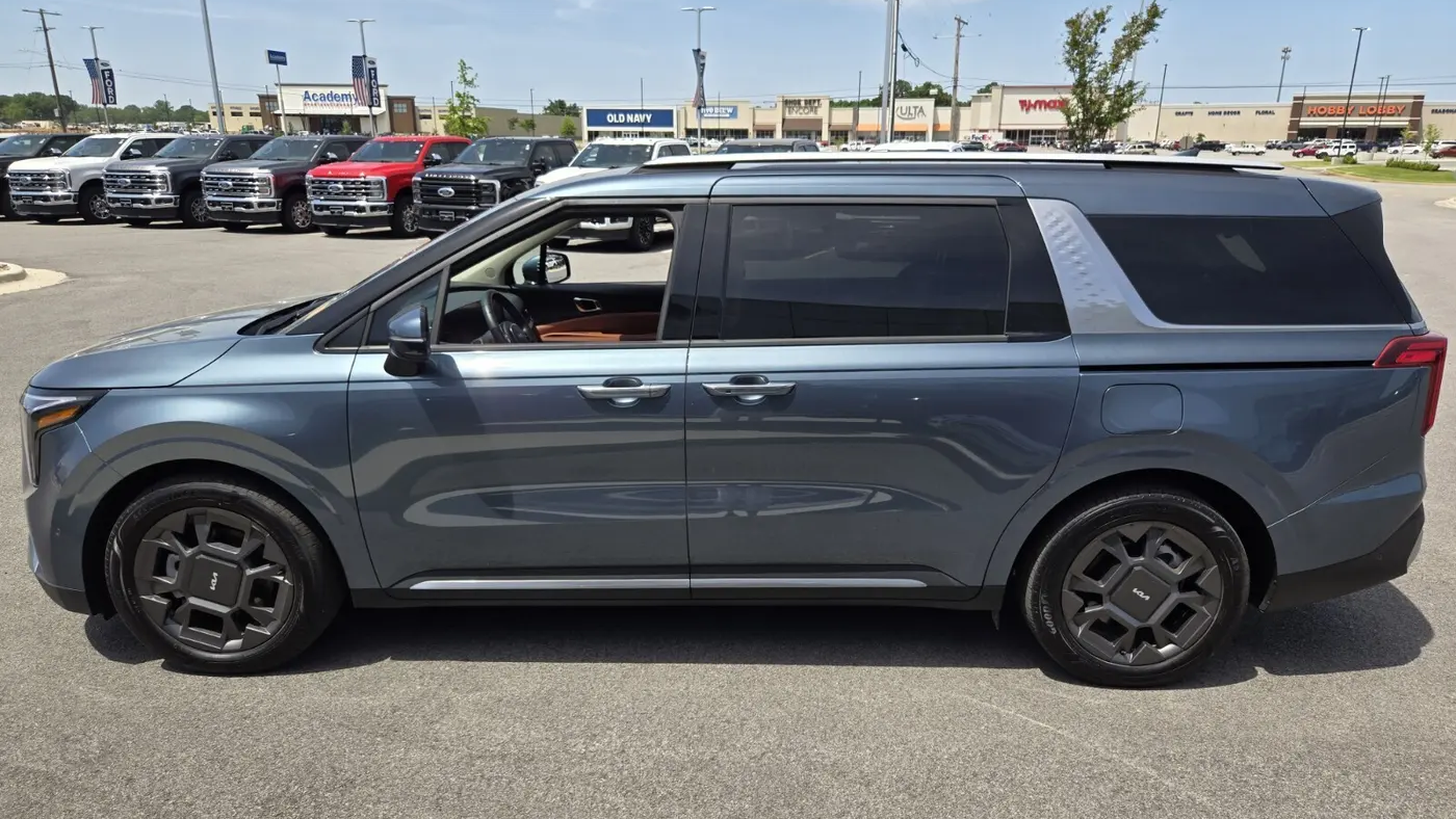 2025 Kia Carnival SX