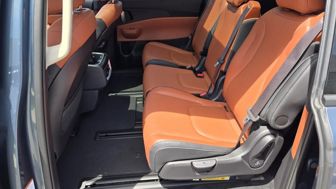 2025 Kia Carnival SX